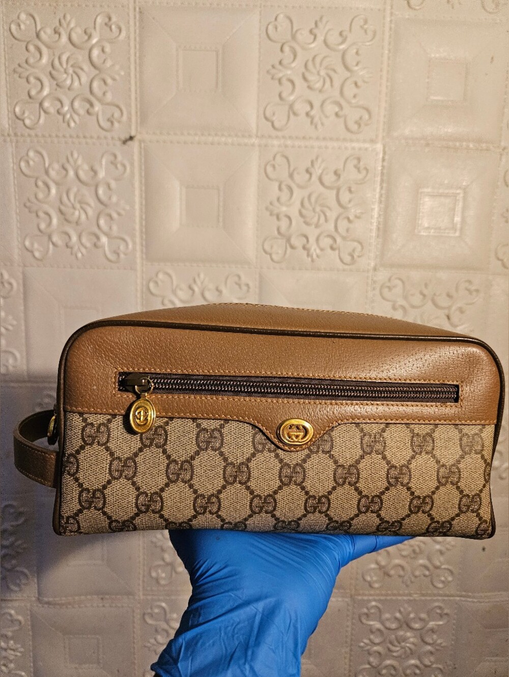 GUCCI GG SUPREME Brown Beige Canvas Toiletry travel Bag Wristlet  AUTHENTIC NEW